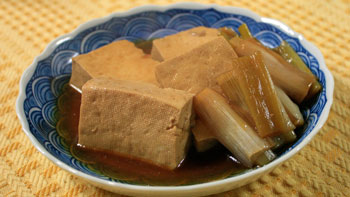 豆腐とねぎの魚風味煮込み