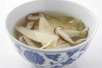 たけのことしいたけの中華スープ