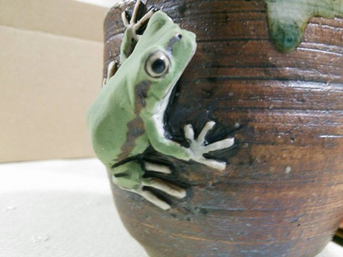 きたむら工房の生き物造形「蛙の湯呑」